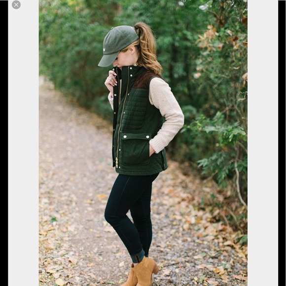 Vineyard Vines hunter vest Rare in olive - Picture 7 of 8